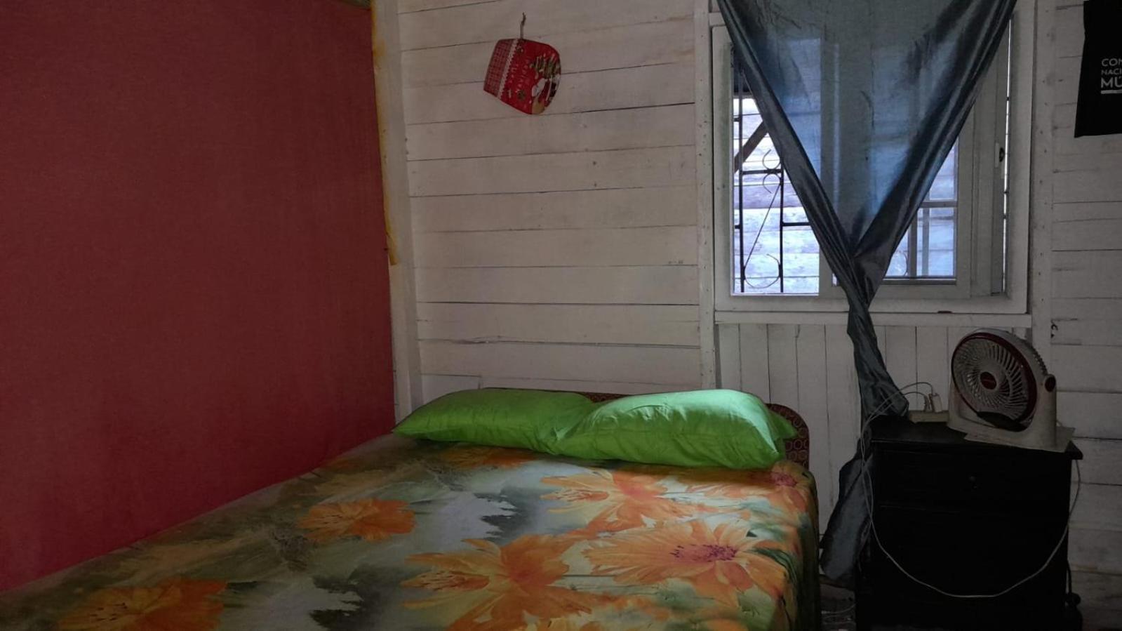 Hostal Cafe Axel Bocas Town Bagian luar foto