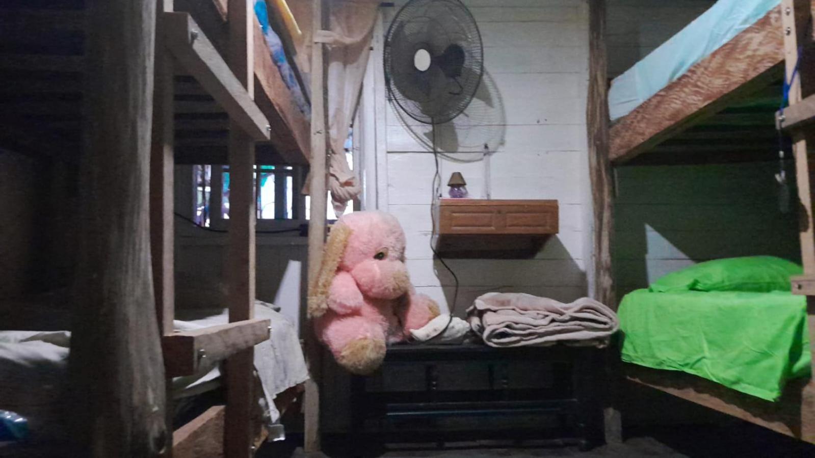 Hostal Cafe Axel Bocas Town Bagian luar foto